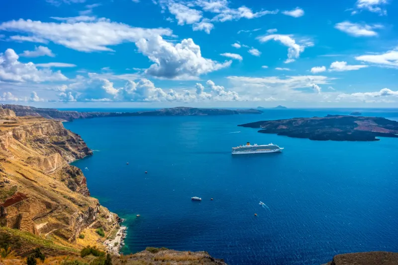 12 μήνες στη Σαντορίνη: Ποιος μήνας ταιριάζει στον τρόπο που ταξιδεύεις